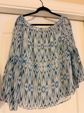 White House Black Market Blue and White Geometric Off-Shoulder Blouse L